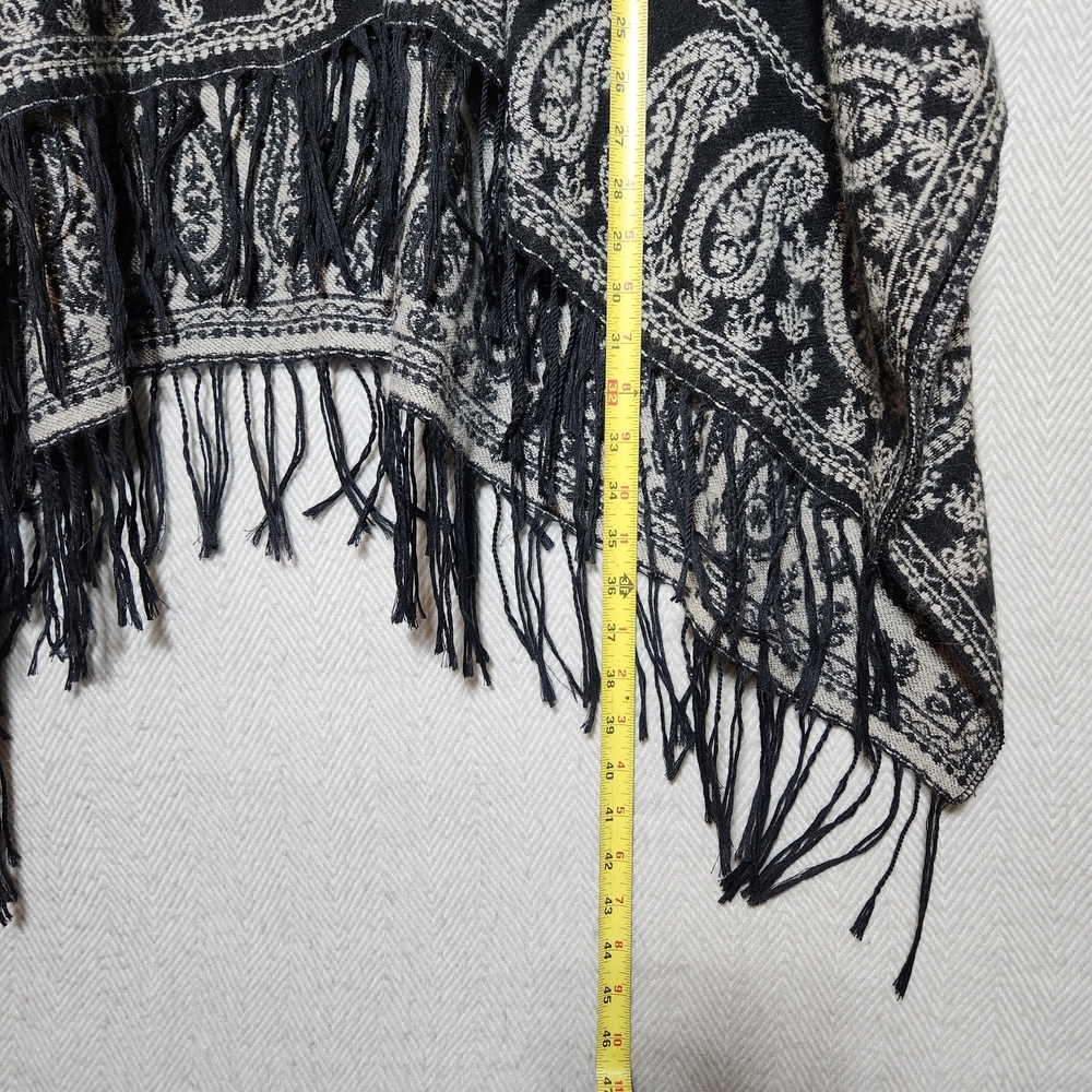 Tasseled Knit Black and White Paisley Poncho One Size - Picture 5 of 8